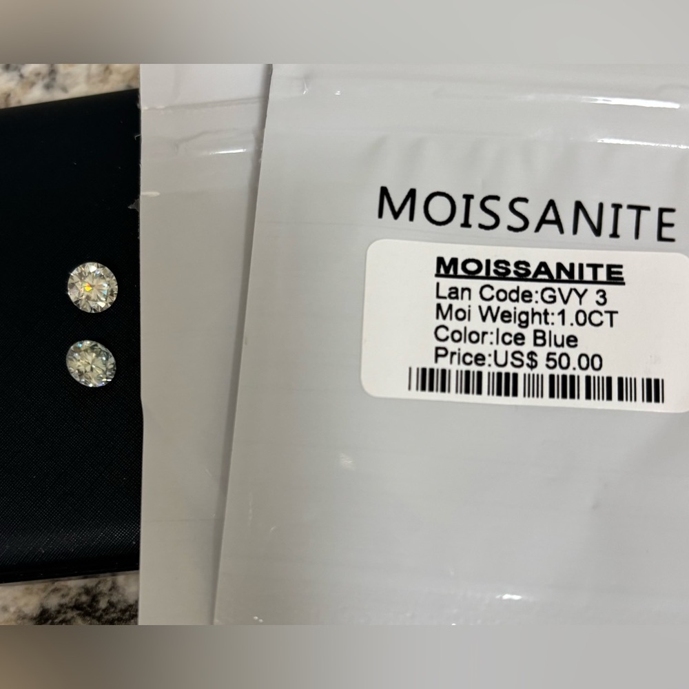 Moissanite - pair of 1 ct stones - Picture 3 of 3